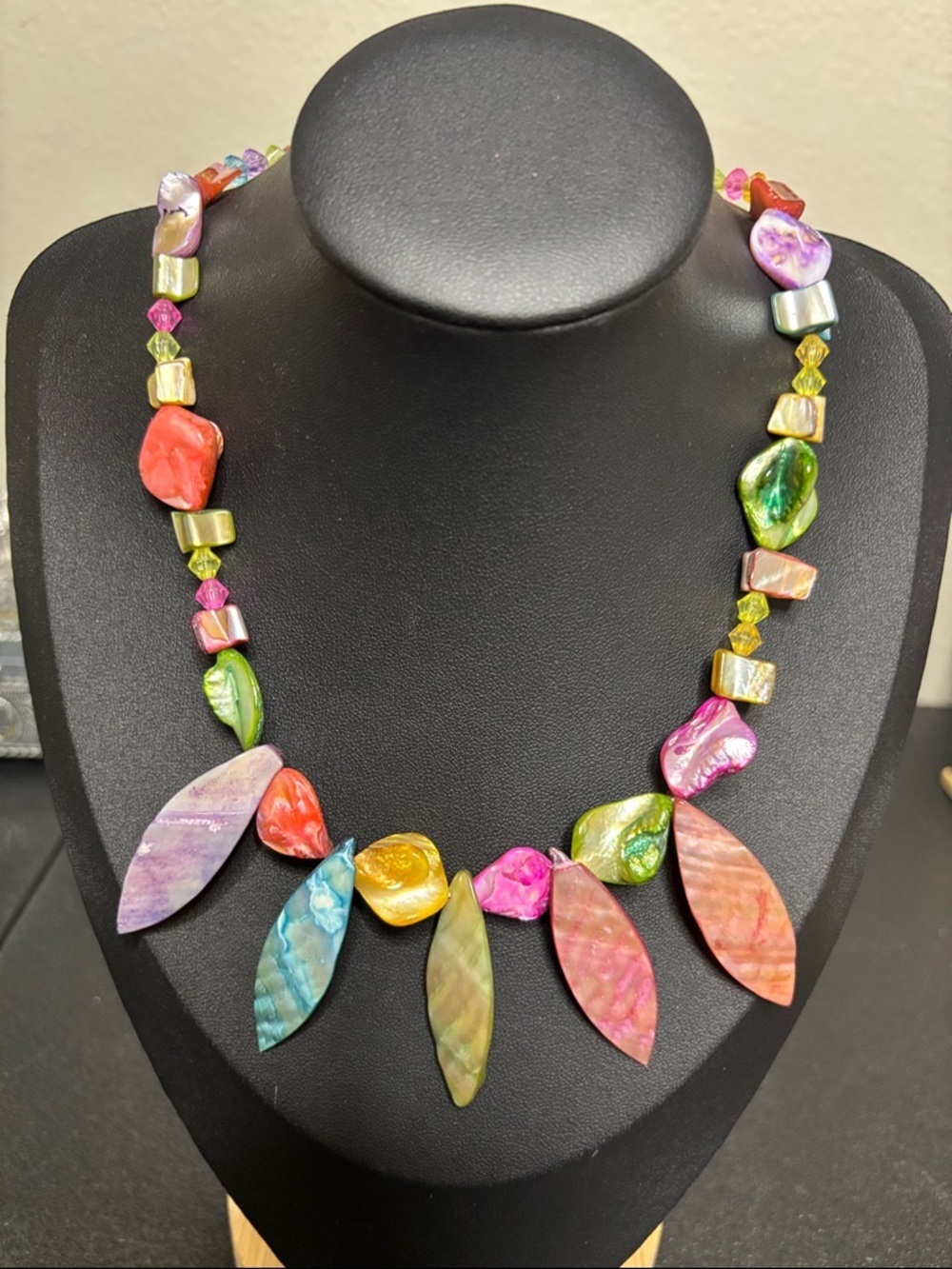 1980’s Multi Color Abalone Shell VTG Beach Boho Resort Necklace